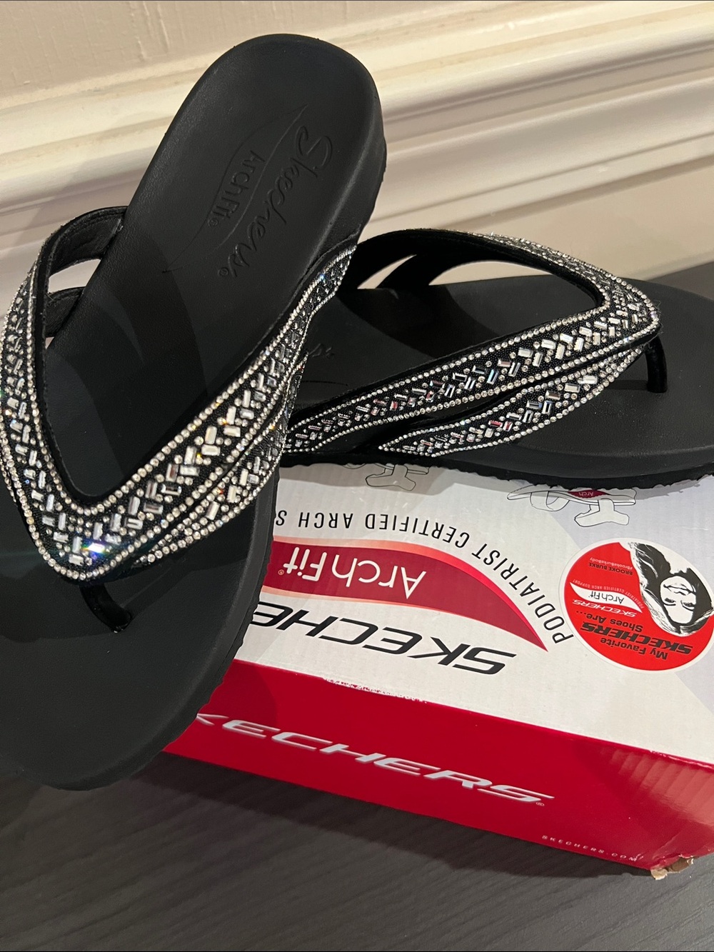 ✨ Skechers Arch Fit Meditation – True Gem Rhinestone Sandals